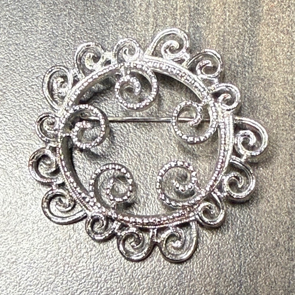 Vintage Sarah Coventry Silver Brooch Pin Round Swirl Design Jewelry Accessory‎